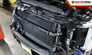 Gejala yang Menjadi Ciri-Ciri Radiator Mobil Bocor