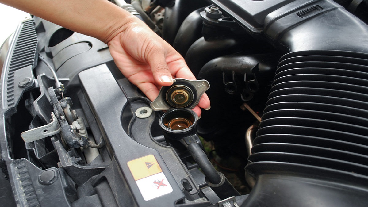 Bahaya, Hal Ini Jadi Penyebab Radiator Mobil Bocor dan Rusak