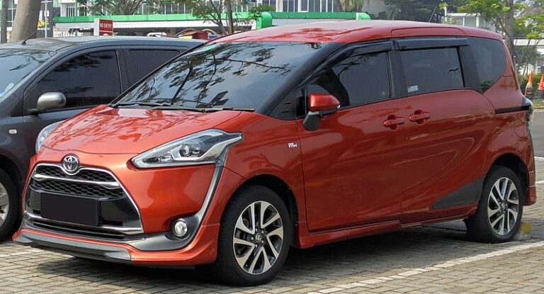 Butuh Mobil Hemat BBM, Toyota Sienta Irit atau Boros