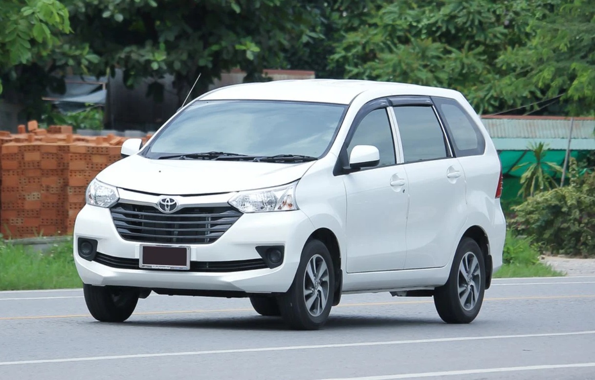 6 Merk Oli Mobil Avanza yang Bagus, Mesin Jadi Enteng!