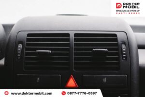 7 fungsi lampu hazard pada mobil