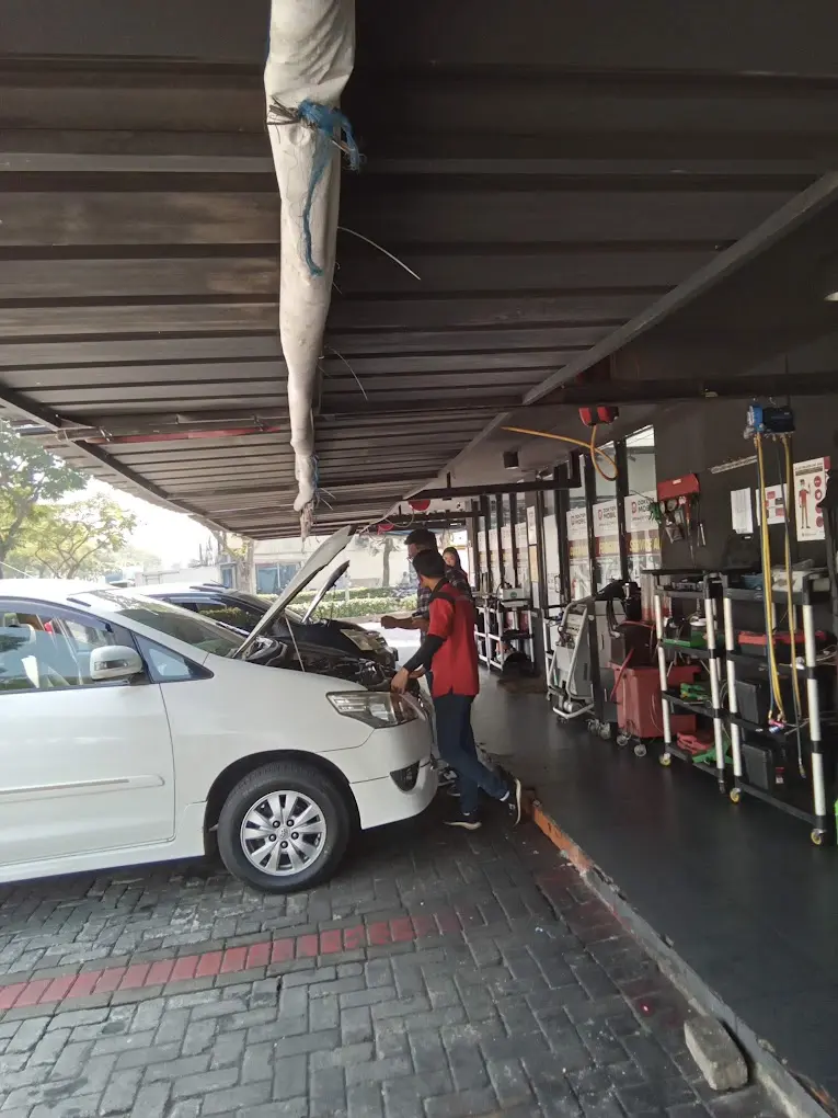 Perbaiki AC Mobil Anda! Panduan Ganti Kompresor dan Service Evaporator Terbaik di Serpong